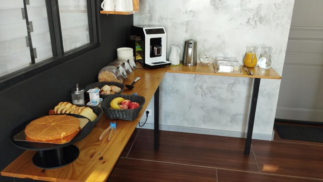 Le Making Of Chambres D'Hotes Insolites Et Familiales Thairé Exterior photo